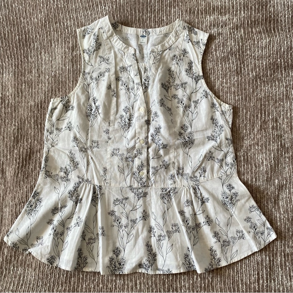 Old Navy Button Down Peplum Floral Tank Top, Size Small, Like New
